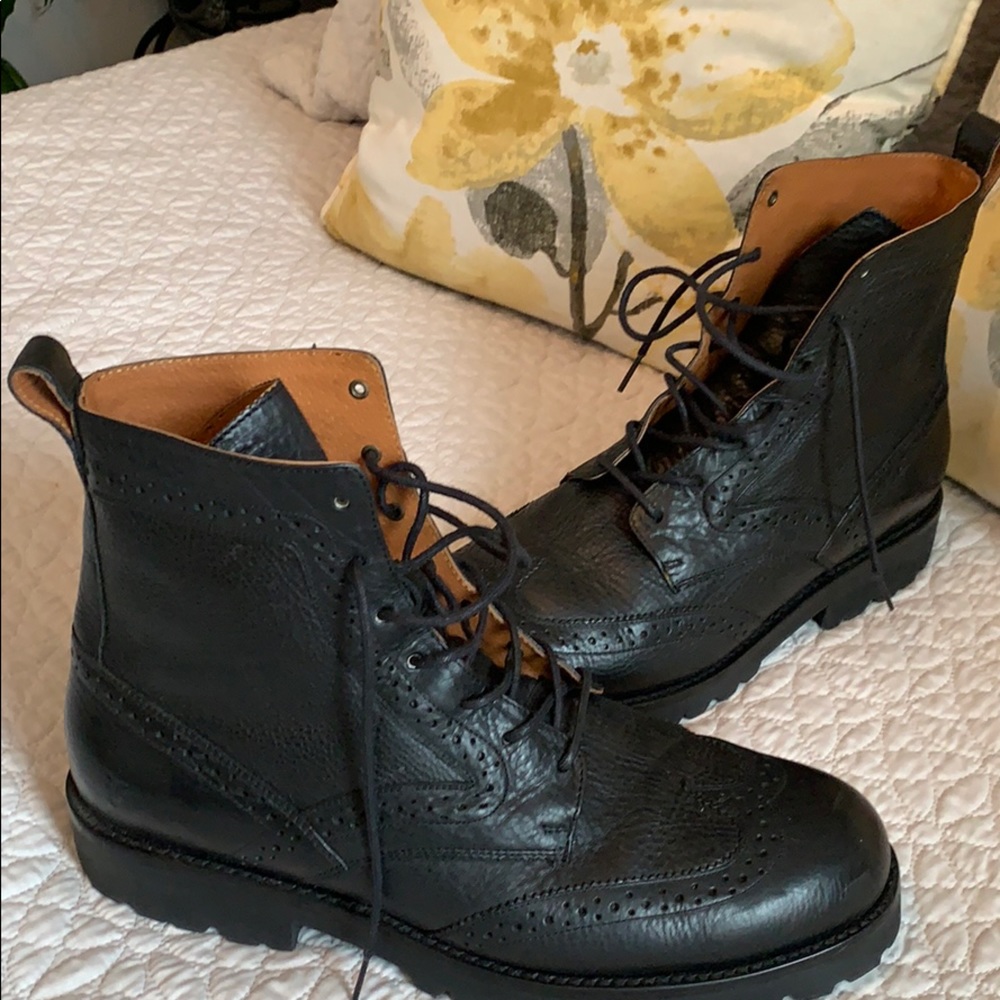 Black FRYE men’s boots.